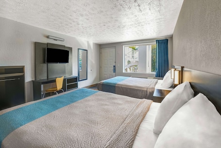 Cortinas blackout, tabla de planchar con plancha y wifi gratis . Motel 6 Lexington I-75 Hamburg