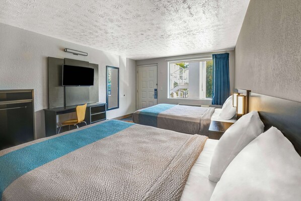 Cortinas blackout, tabla de planchar con plancha y wifi gratis 