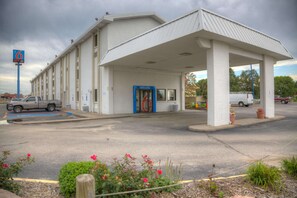 Exterior - Motel 6 Council Bluffs, IA - Omaha East (Council Bluffs)