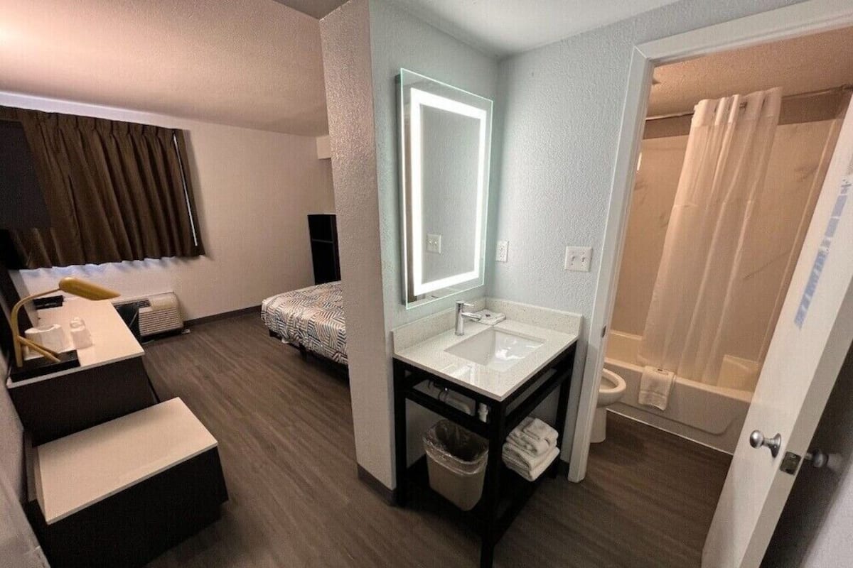 Desk, free WiFi, bed sheets