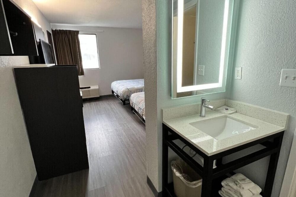 Motel 6 Council Bluffs, IA - Omaha East