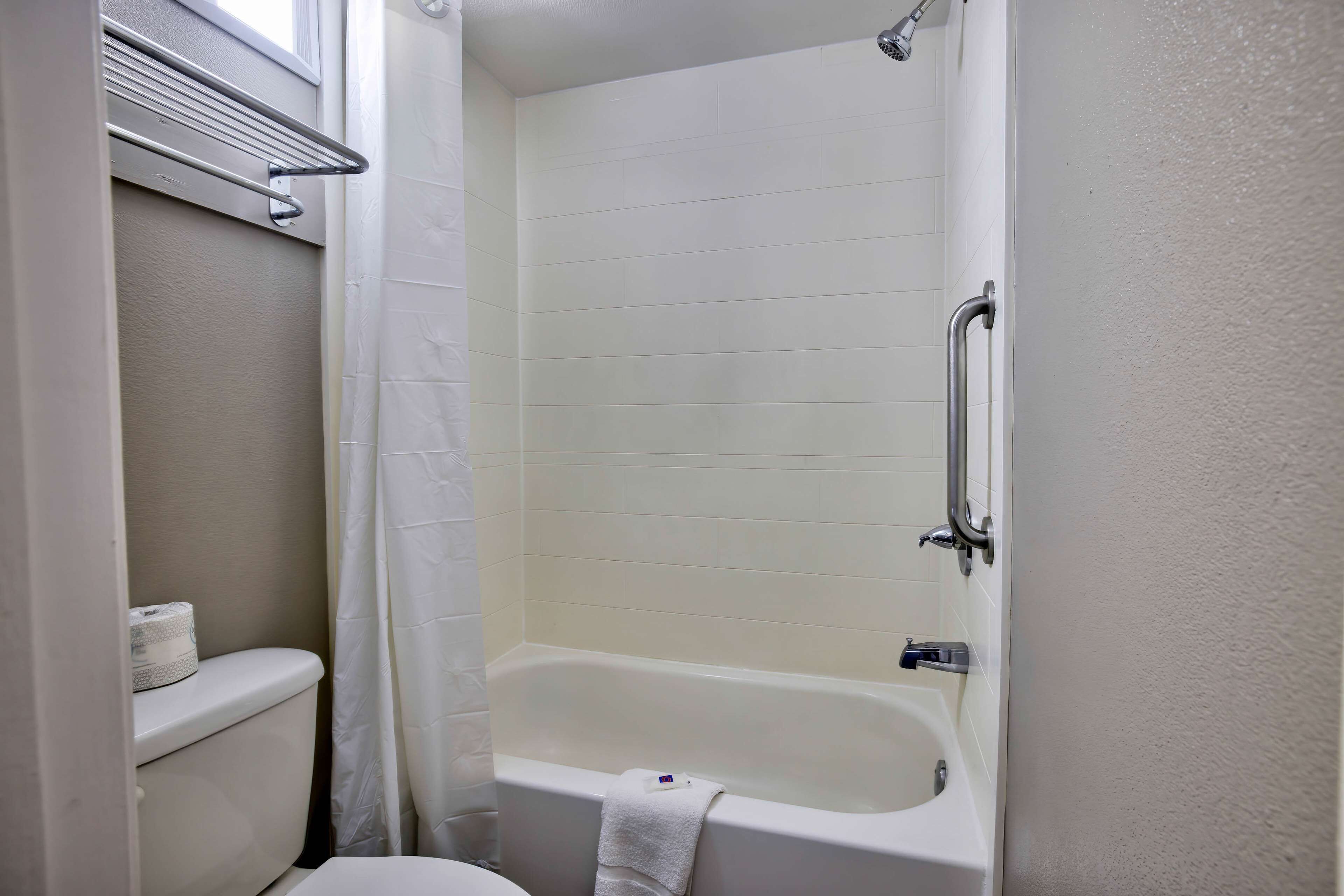 シャワー付き浴槽、タオル