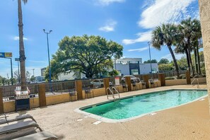 Piscina externa sazonal