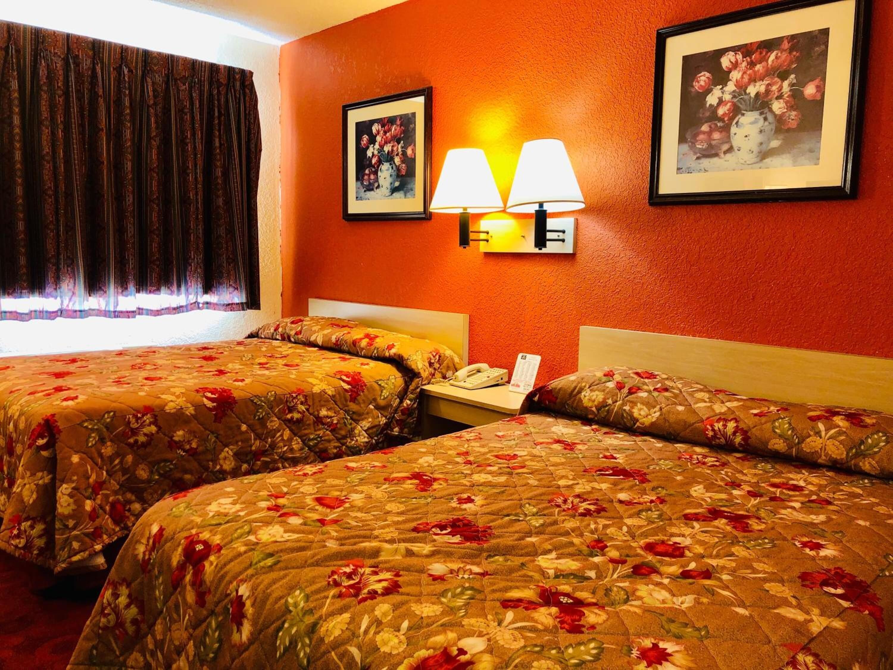 Pillowtop beds, iron/ironing board, free WiFi, bed sheets