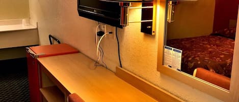 Pillowtop beds, iron/ironing board, free WiFi, bed sheets