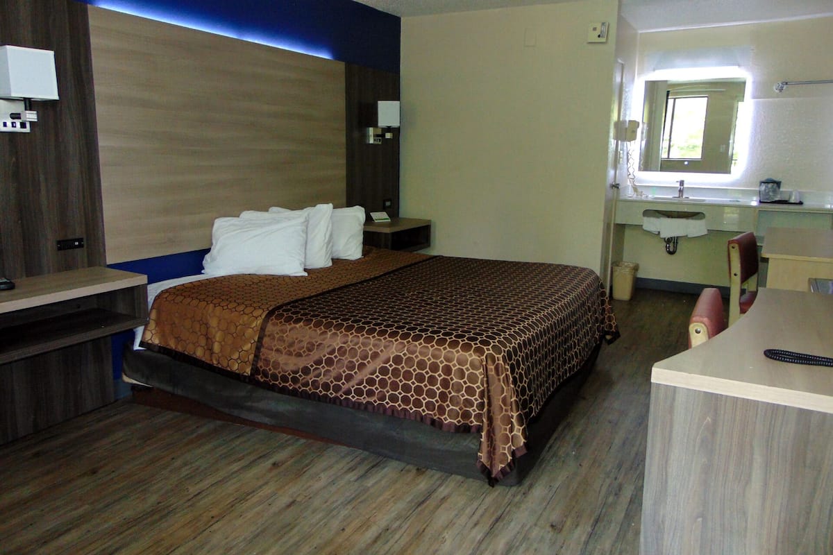Desk, iron/ironing board, free WiFi, bed sheets