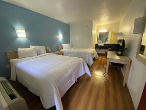 Chambre Standard, 2 lits doubles, accessible aux personnes à mobilité réduite, non-fumeur | Bureau, accÚs au Wi-Fi (inclus), literie fournie