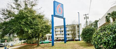 A motel sign with a number 6 and 'WiFi Here' indicating the availability of internet services.