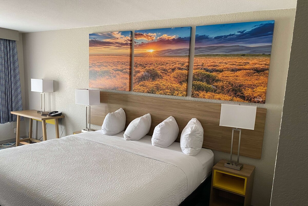 마린 (TX) Days Inn by Wyndham Waco University Area 호텔 객실
