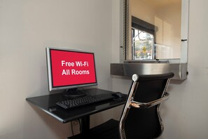 Business center - Red Roof Inn Raleigh North-Crabtree Mall/Lenovo Center (Raleigh)