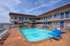 Outdoor pool - Motel 6 Saint George, UT (St. George)