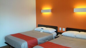 Individually decorated, individually furnished, desk, blackout curtains - Motel 6 Oroville, CA (Oroville)