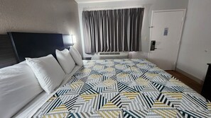 Habitación Deluxe, 1 cama King size, para no fumadores | Escritorio, espacio para trabajar con laptop y wifi gratis