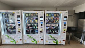 Máy bán hàng tự động