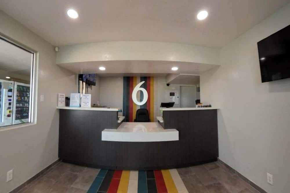 Motel 6 Conroe, TX