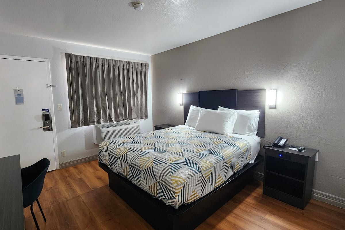 Desk, laptop workspace, free WiFi, bed sheets