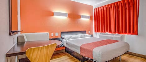 Meja, ruang kerja komputer riba, Wi-fi percuma, cadar katil