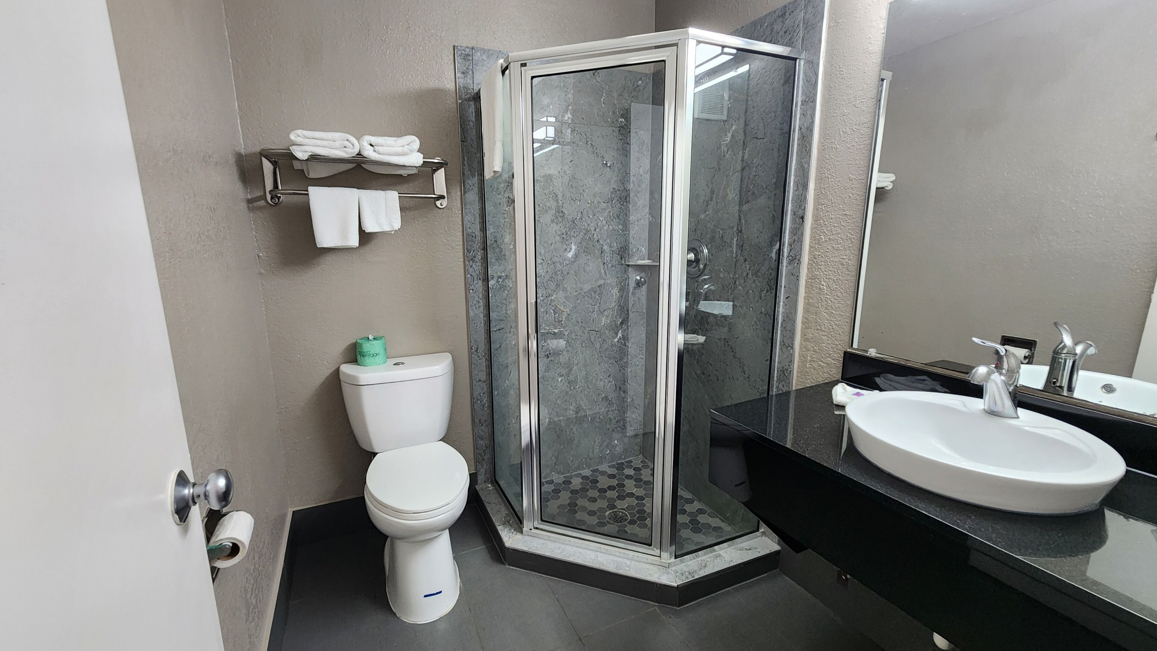 Handtücher, Seife, Toilettenpapier