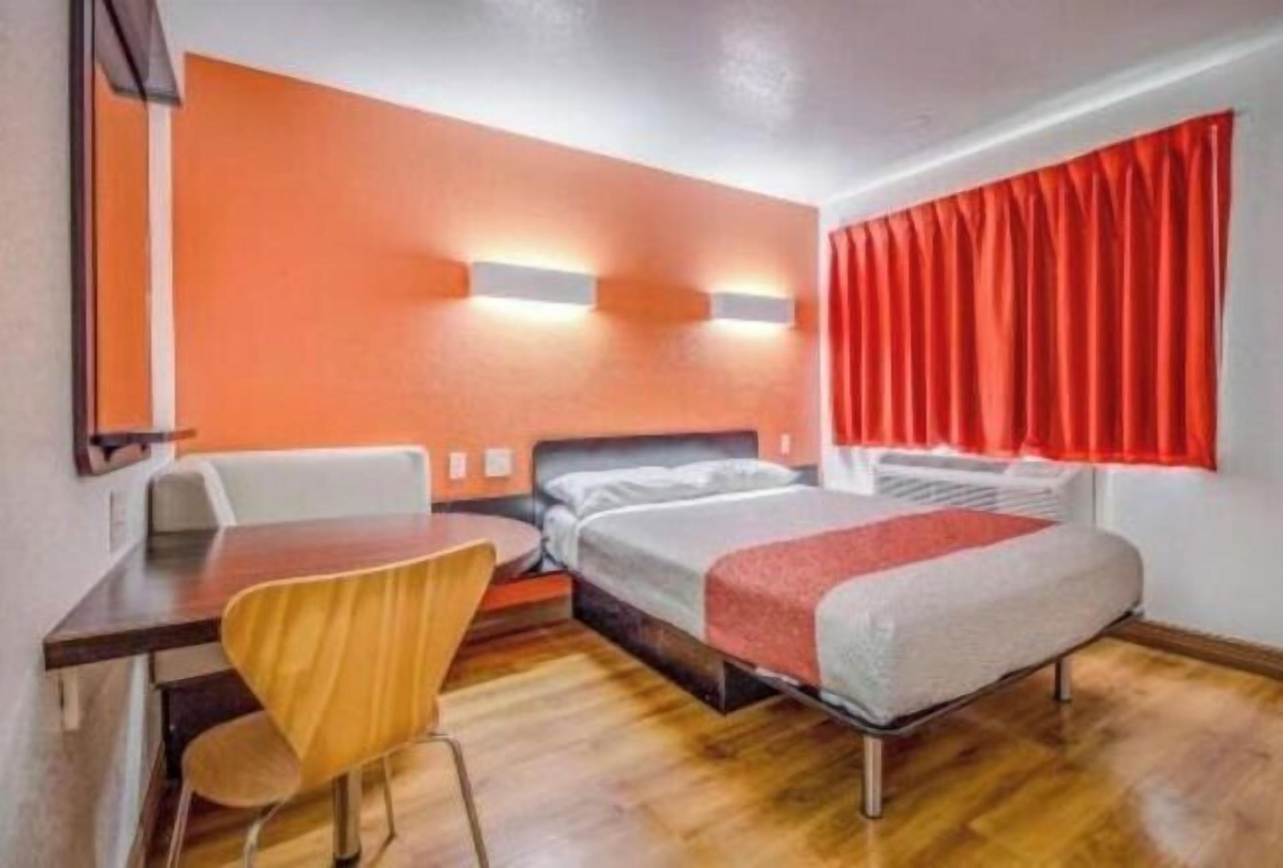 Desk, laptop workspace, free WiFi, bed sheets