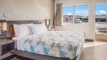 Skrivebord, strykejern/-brett, wi-fi (inkludert) og sengetøy