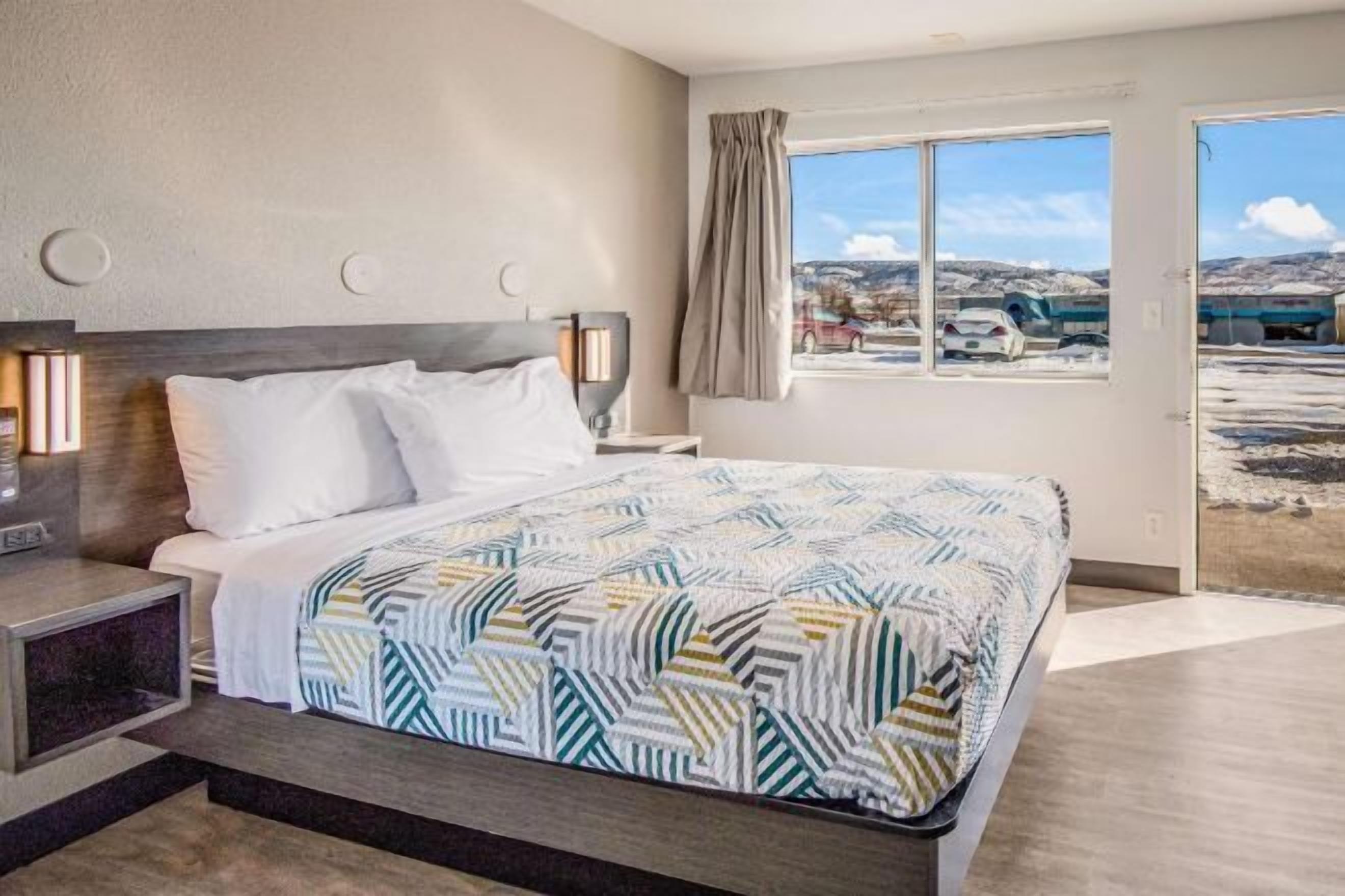 مكتب ومكواة/لوح كي وواي فاي مجانًا وملاءات أسرّة