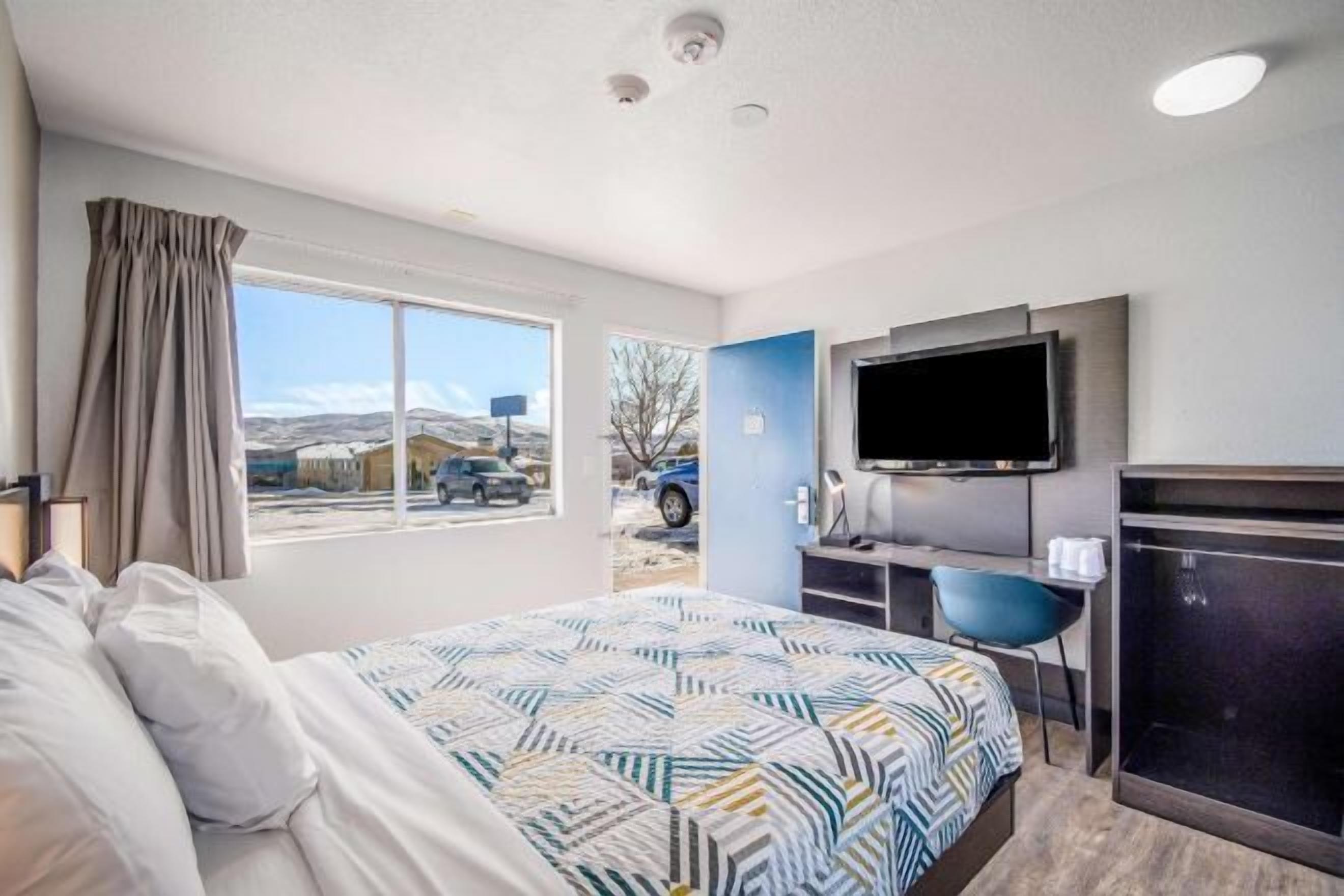 مكتب ومكواة/لوح كي وواي فاي مجانًا وملاءات أسرّة