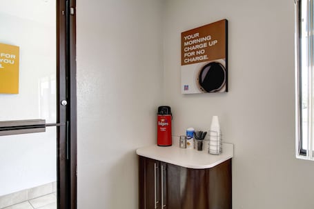 Coffee service. Motel 6 Amherst, OH - Cleveland West - Lorain