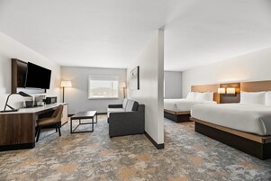 Ropa de cama de alta calidad, colchones con pillow-top y escritorio 