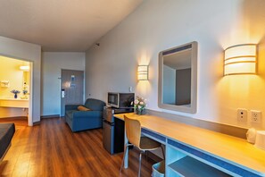 Studio Suite, Multiple Beds, Non Smoking (2 Queen Bed) | Desk, laptop workspace, free WiFi, bed sheets - Super 8 by Wyndham Sidney NE (Sidney)