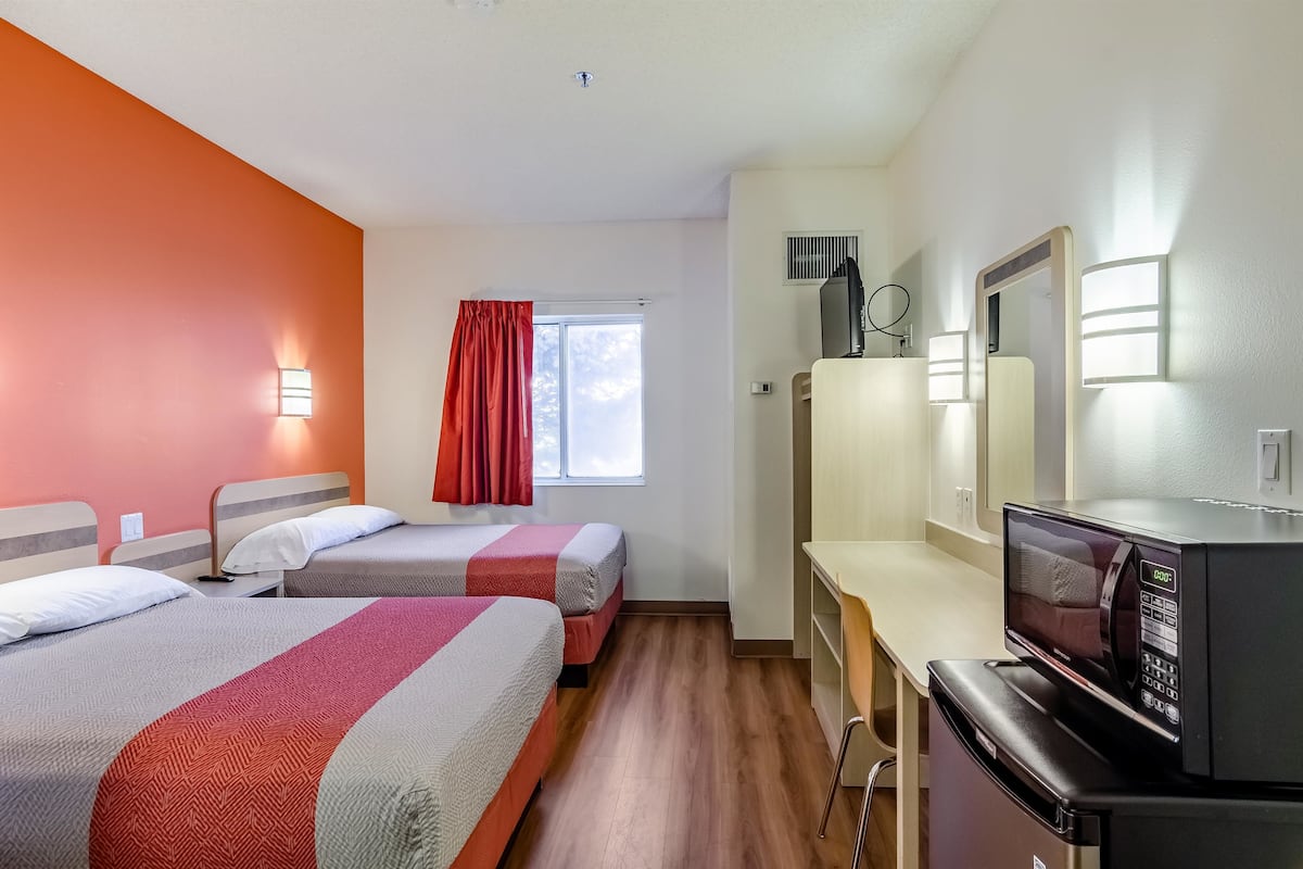 Desk, free WiFi, bed sheets