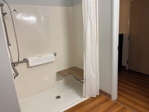 Room, 1 Queen Bed, Mobility Accessible, Non Smoking (Roll-in Shower) | Bathroom