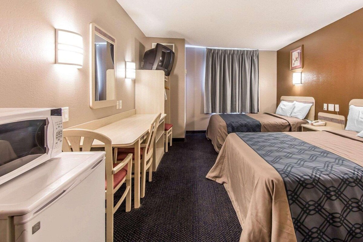 WiFi (free), bed sheets