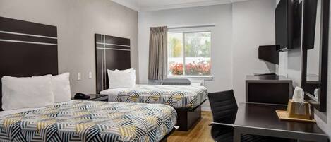 Skrivebord, blendingsgardiner, wi-fi (inkludert) og sengetøy