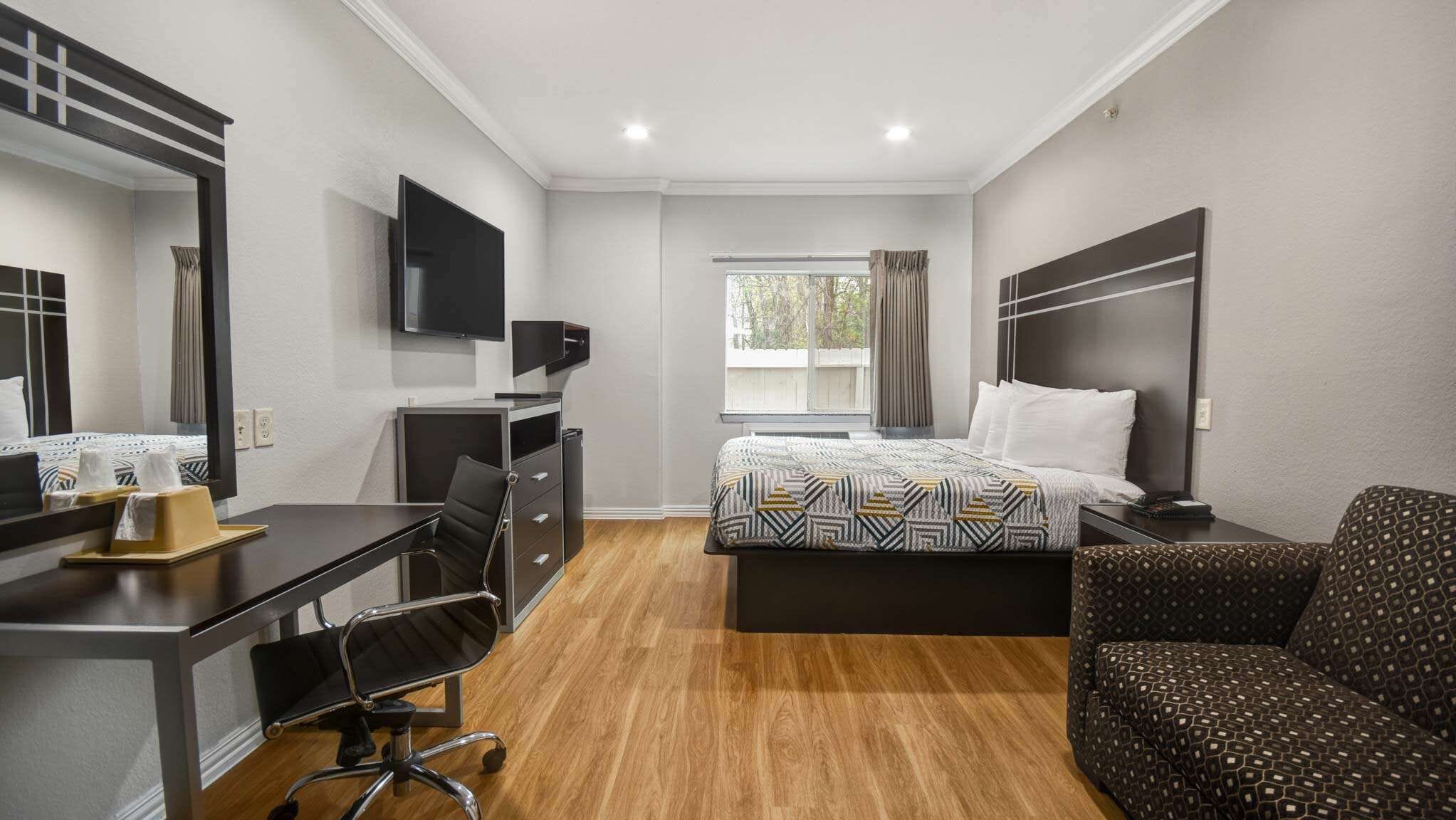 Desk, blackout drapes, free WiFi, bed sheets