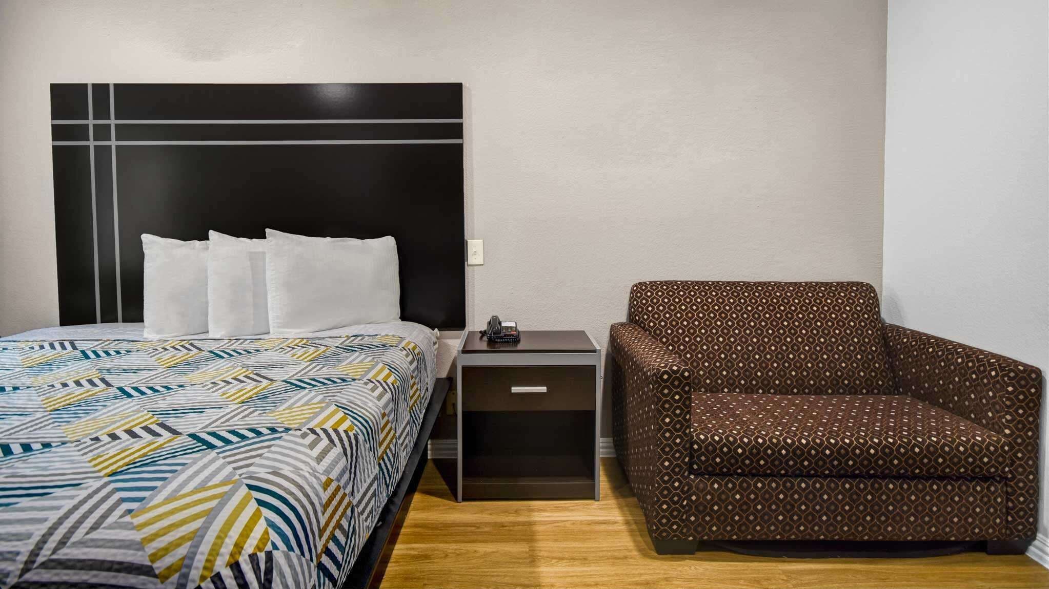 Desk, blackout drapes, free WiFi, bed sheets