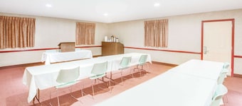 Travelodge by Wyndham Parkersburg