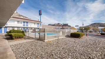 Kolam renang outdoor