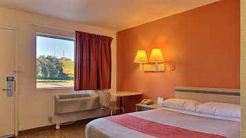 Meja kerja, Wi-Fi gratis, dan seprai linen