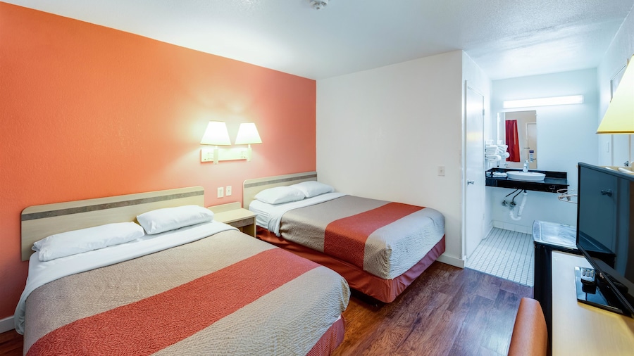 Motel 6 Greenville, TX