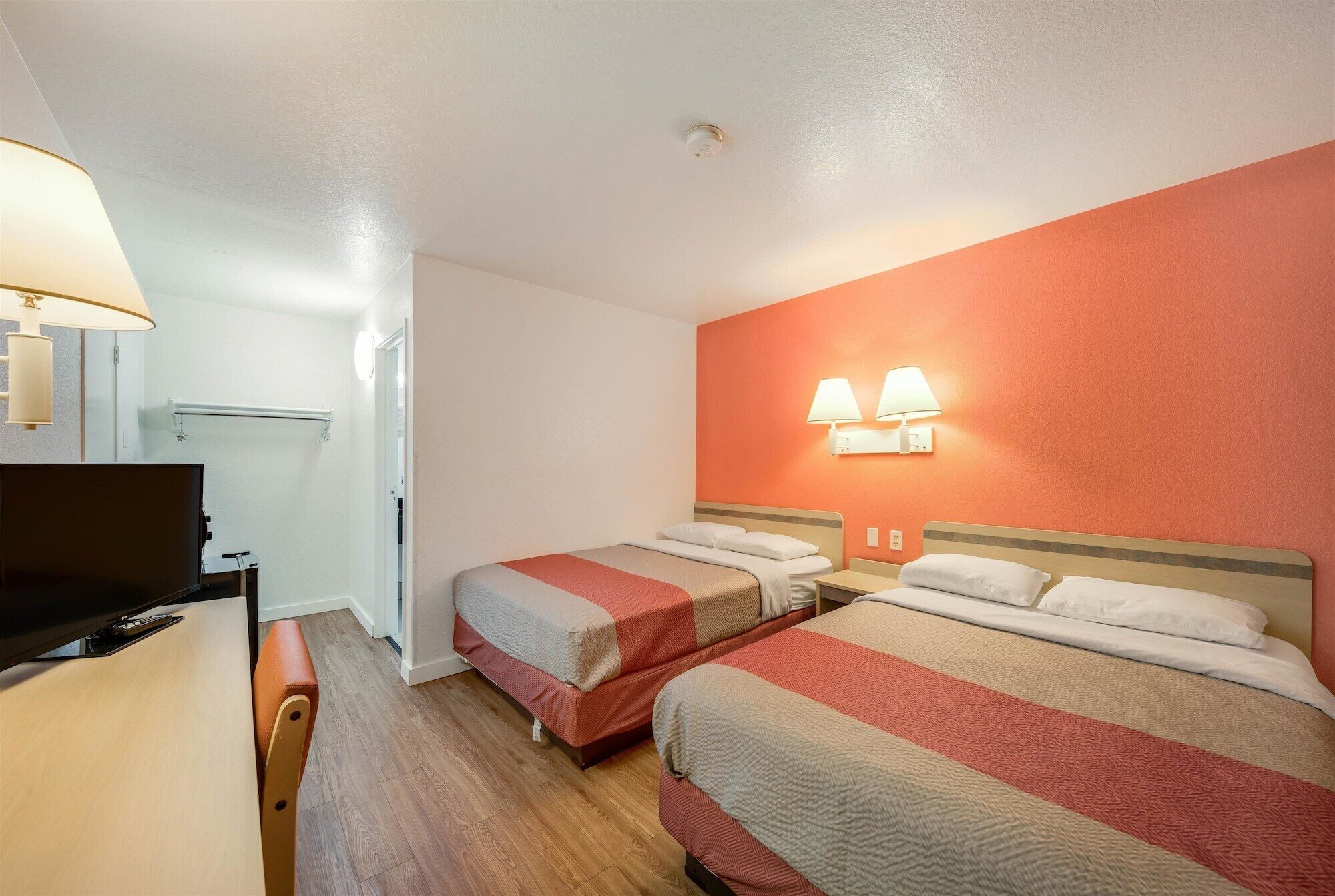 Cunas gratuitas, wifi gratis y ropa de cama 