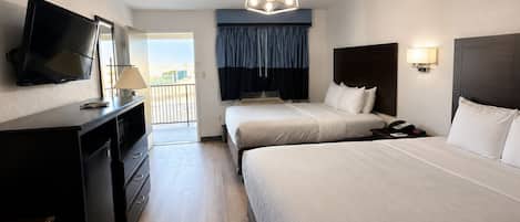 Quarto standard, 2 camas Queen, para não fumantes | Cortinas blackout, ferros/tábuas de passar roupa, berços grátis