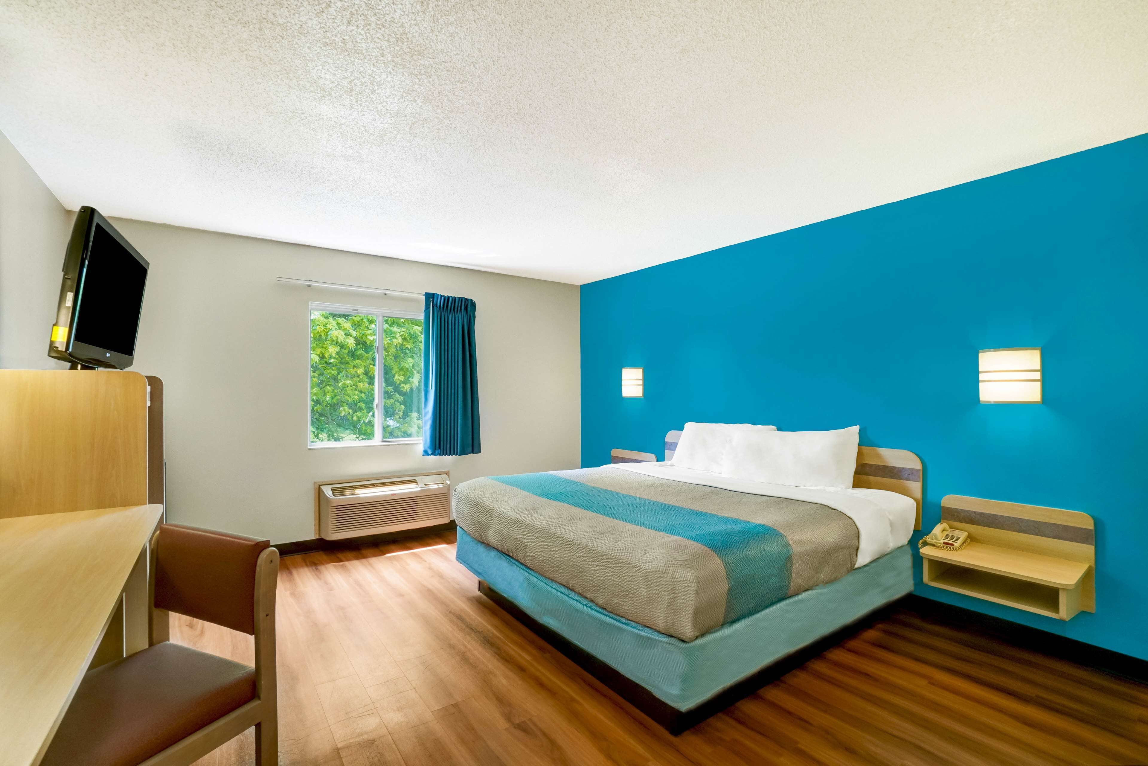 Wi-Fi ฟรี, ผ้าปูที่นอน, นาฬิกาปลุก