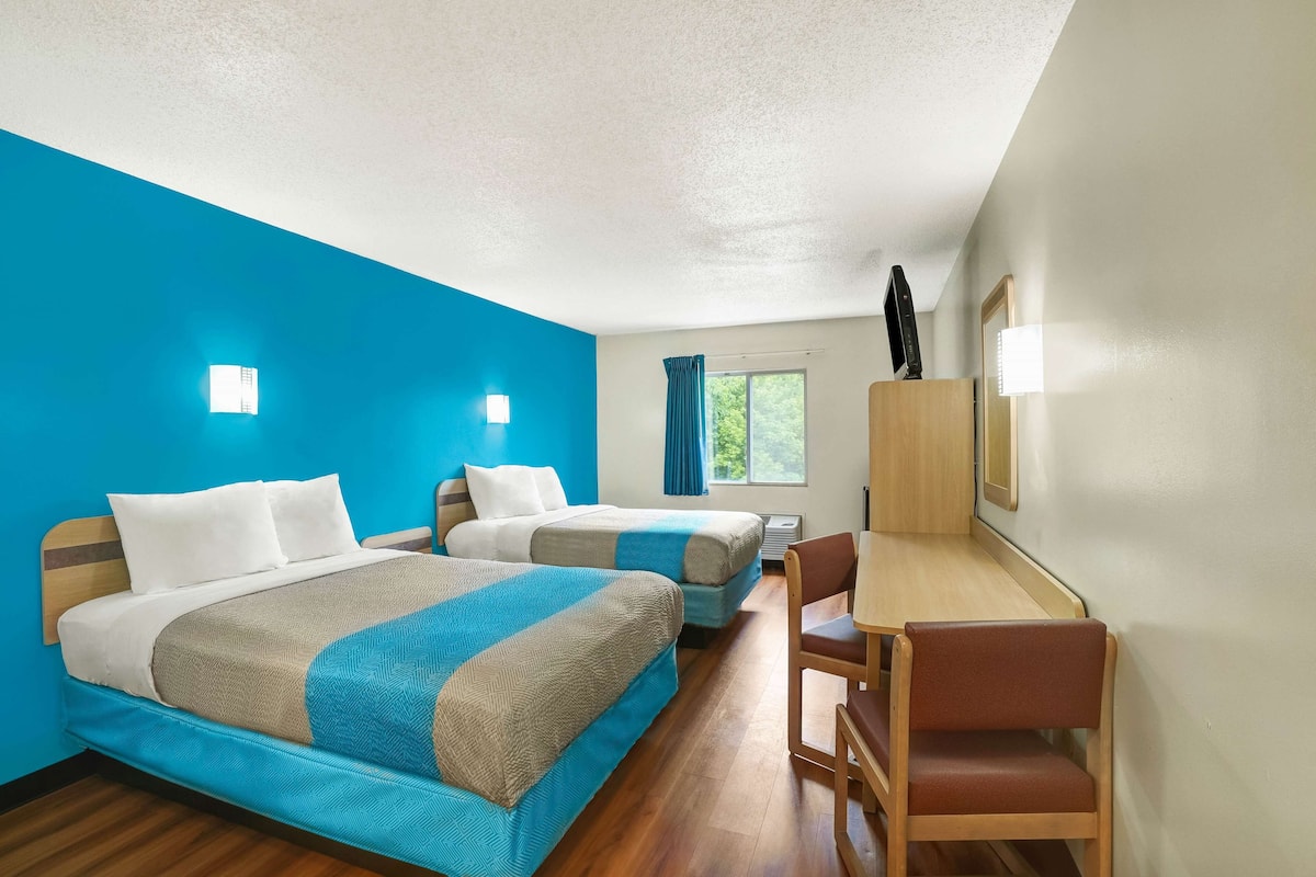 Free WiFi, bed sheets, alarm clocks