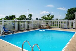 Pool - Motel 6 Seymour, IN - North (Seymour)