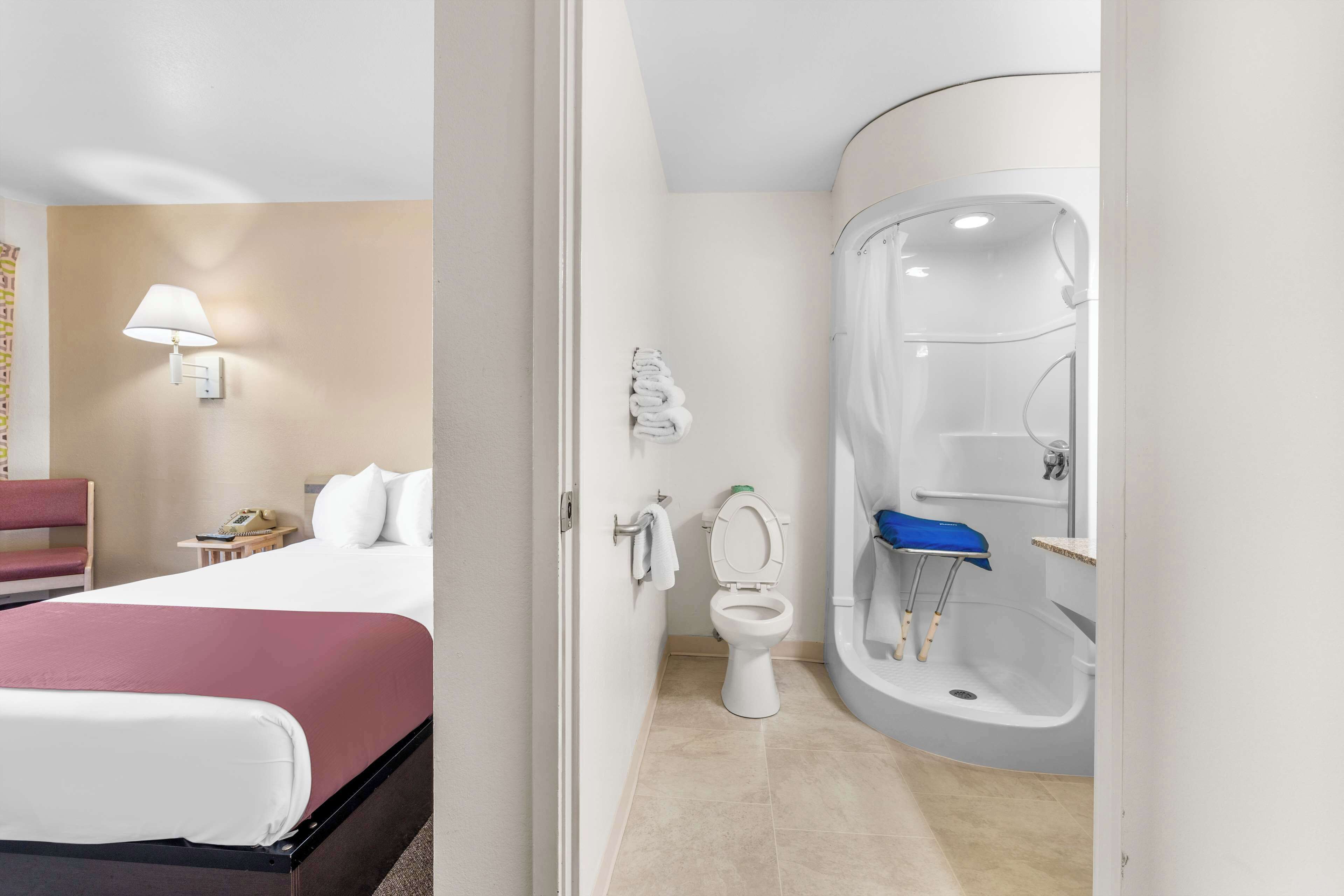 Habitación, 1 cama doble, accesible para personas con discapacidad, no fumadores | Escritorio, wifi gratis, ropa de cama y accesible en silla de ruedas