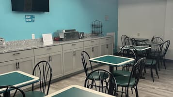 Free daily continental breakfast