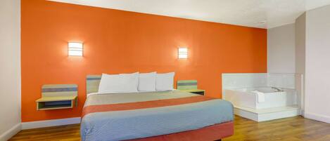 Deluxe Suite, 1 King Bed, Non Smoking, Hot Tub | Free WiFi, bed sheets