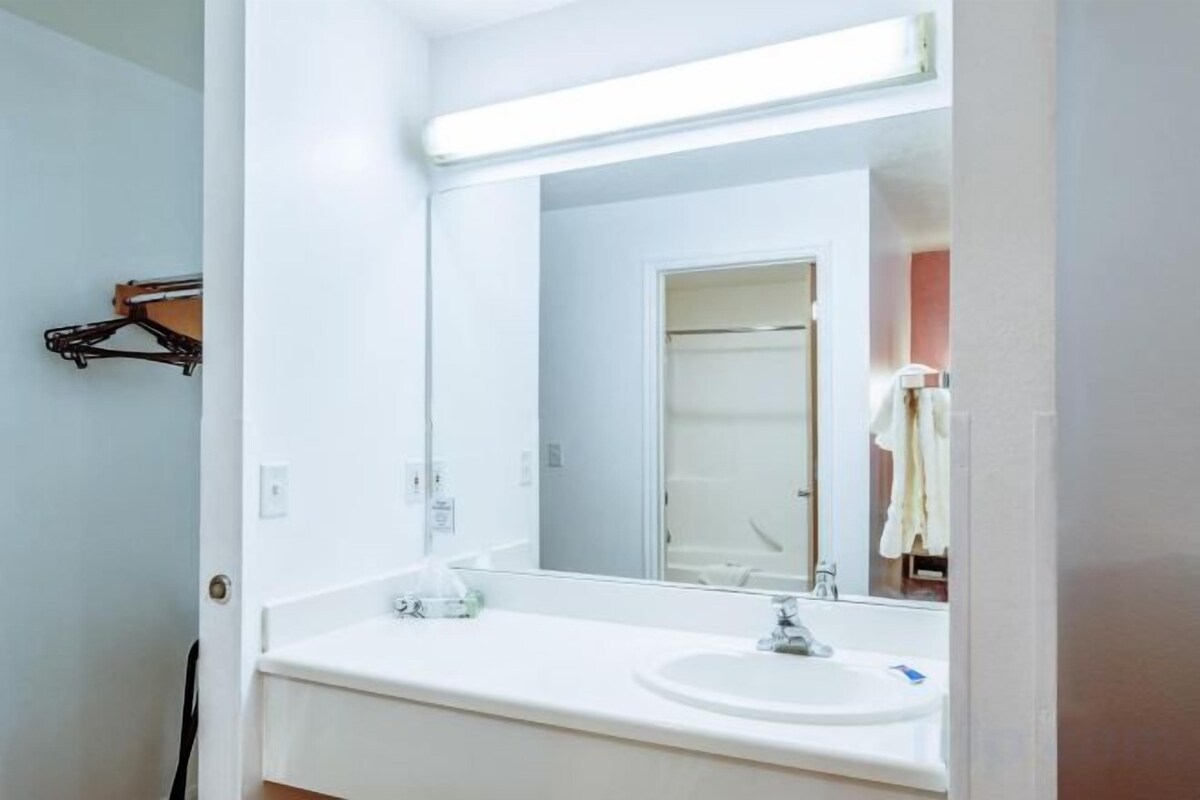 King Suite With Hot Tub-Non-Smoking