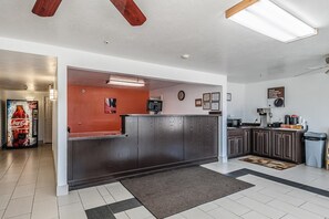 Lobby - Motel 6 Beaver, UT (Beaver)