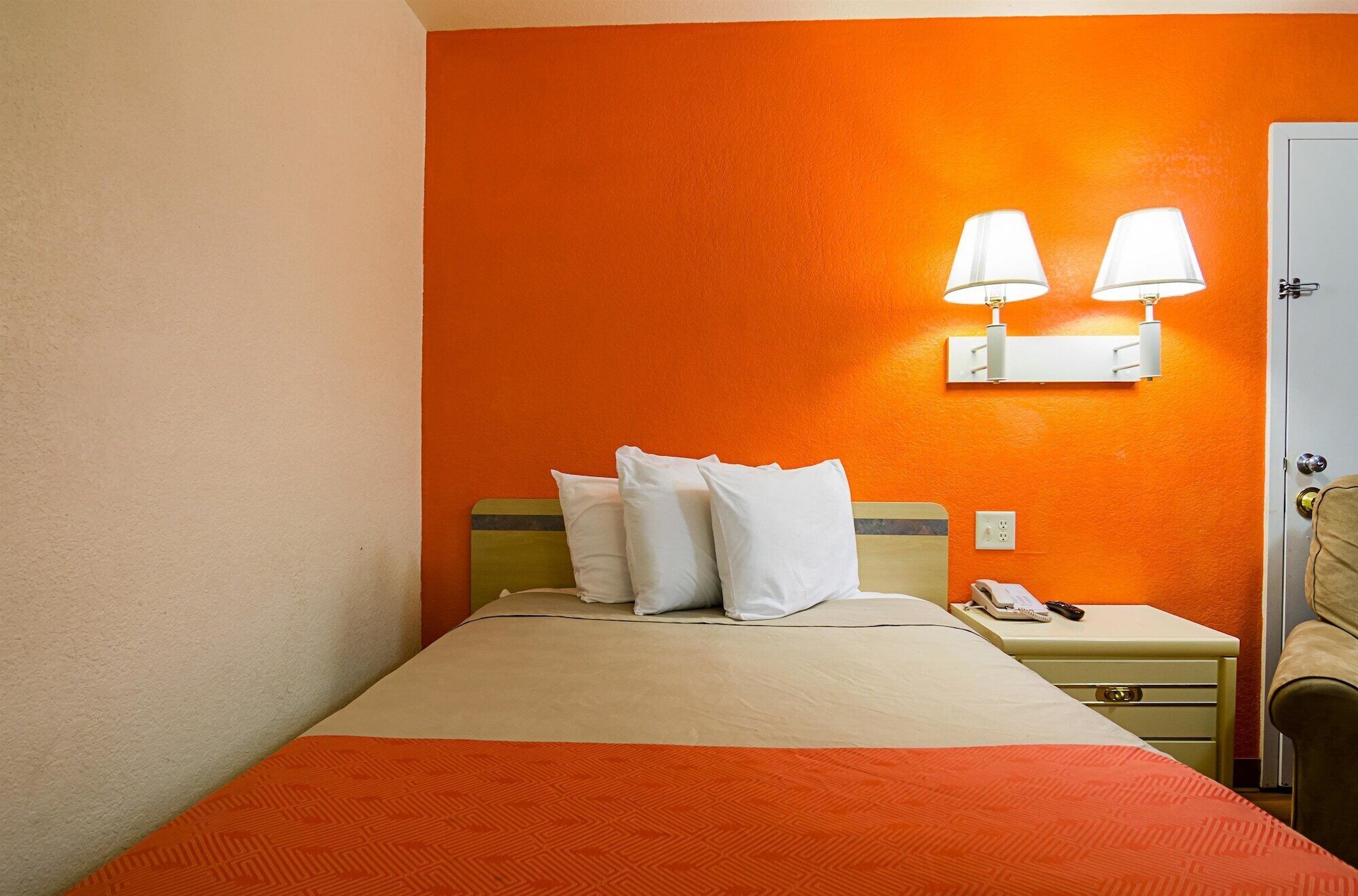 Free WiFi, bed sheets, alarm clocks